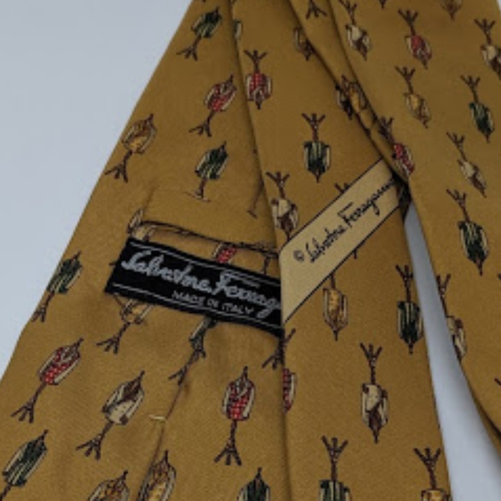 classic Salvatore Ferragamo silk tie made in Italy - Picture 2 of 2